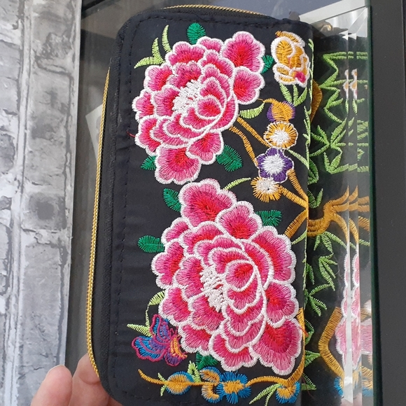 EUC Embroidered Floral Wallet‎ - Picture 1 of 7